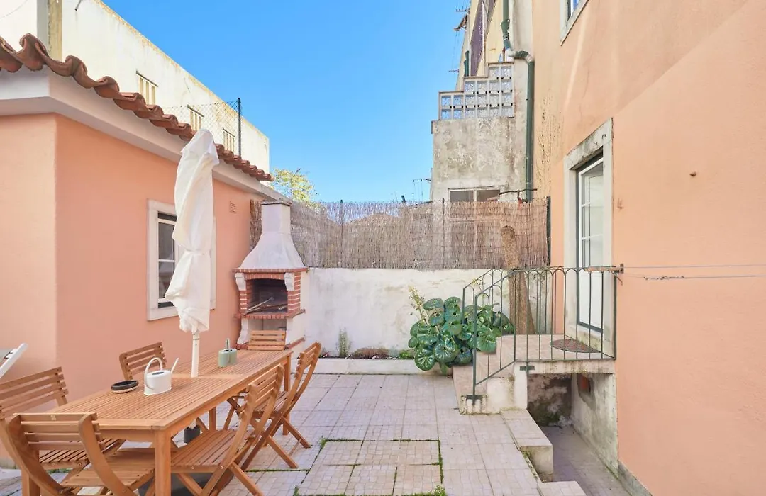 Amazing Terrace And Riverview In Historical Lisbon-1